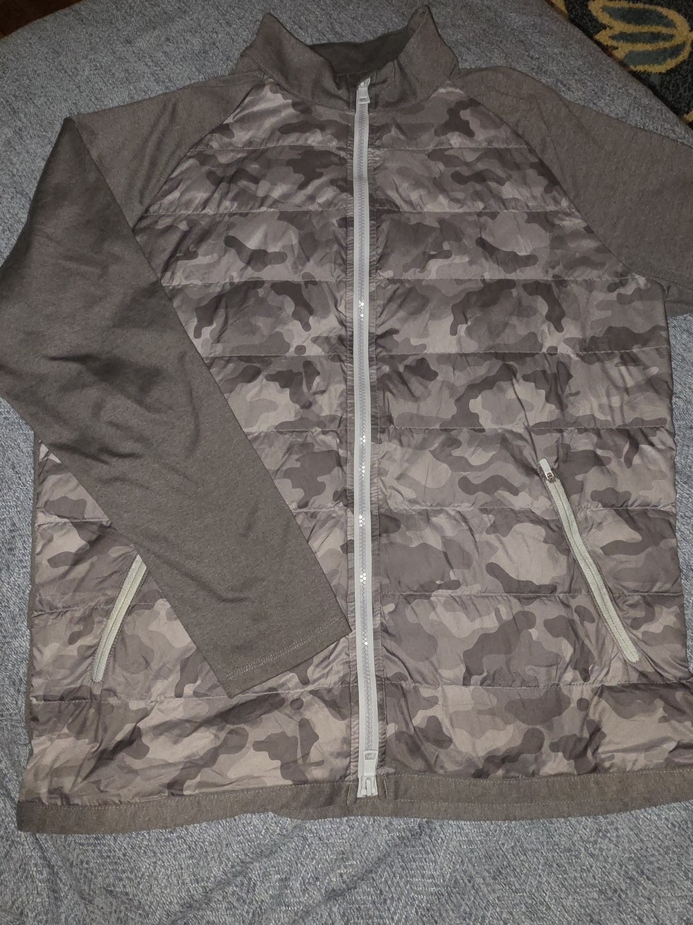 G/FORE Men's Grey Camouflage Quilted Puffer Jacket
